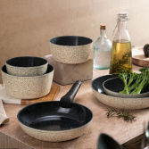 set d'ustensiles beige